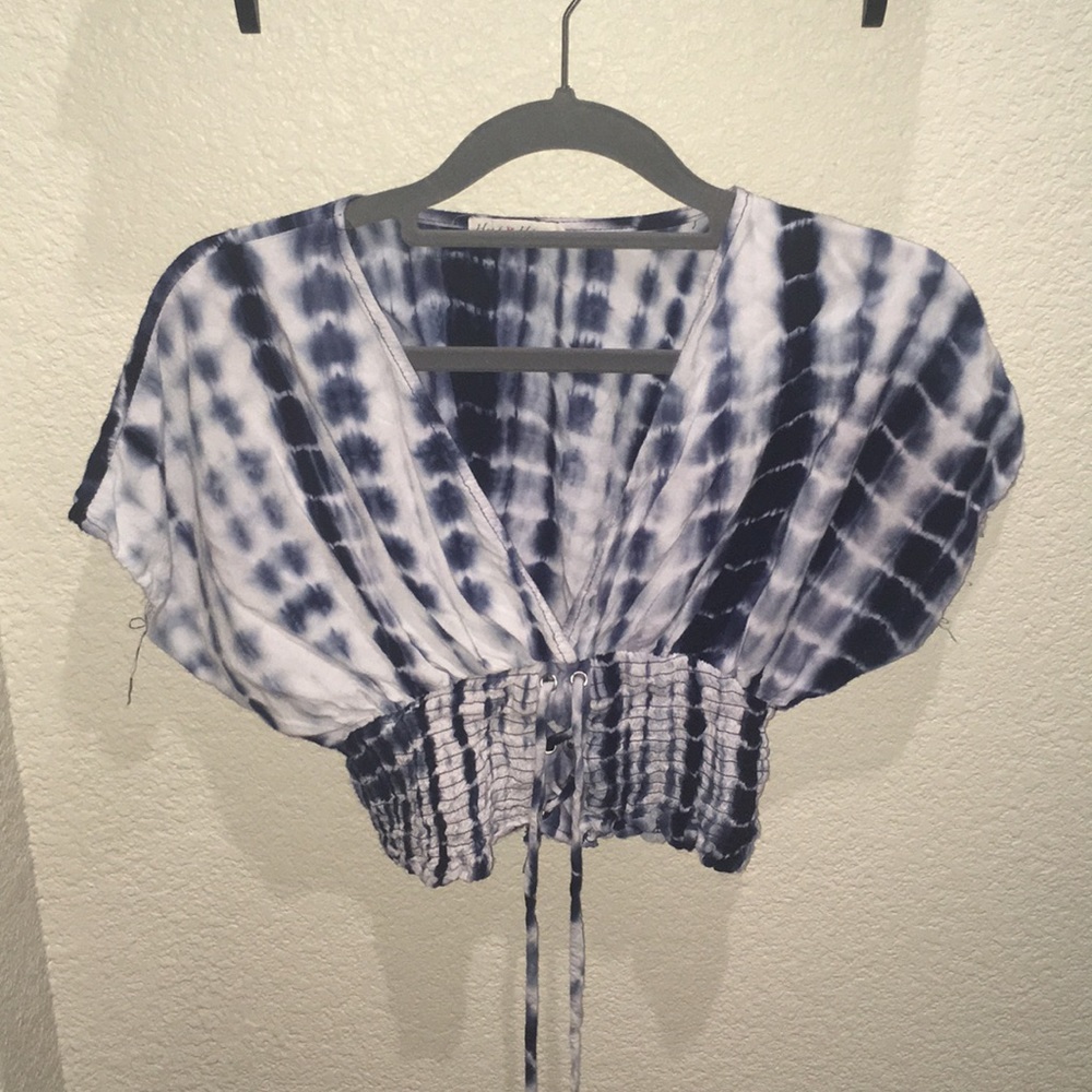 Low cut crop top